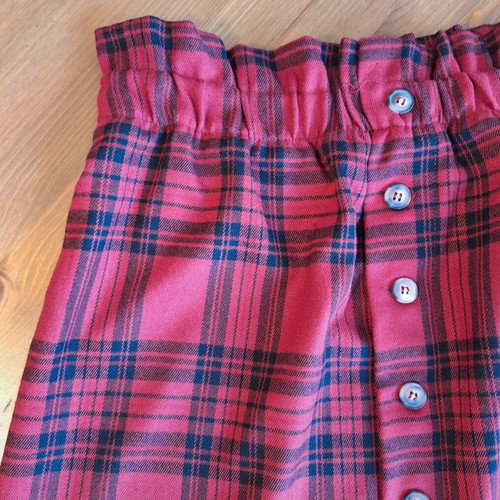 Plaid skirt Pull & Bear like new, size XL, black and red