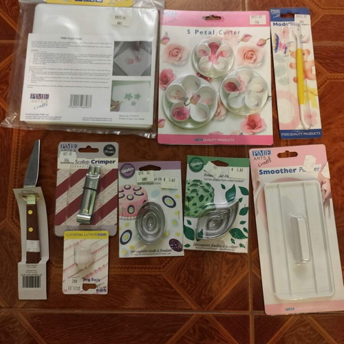 Fondant tools and materials set new