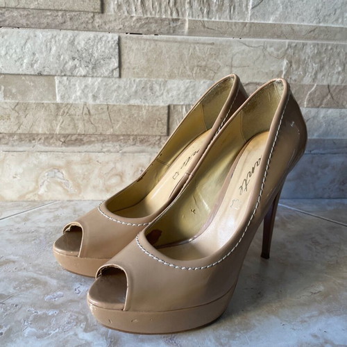 Sante Peep Toe Nude 40 heels like new, beige patent leather