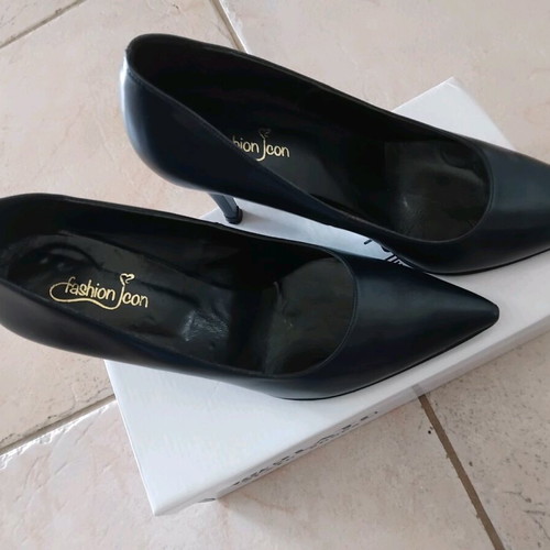 Fashion Icon pointed leather blue pumps size 39 like new with 9 cm heel