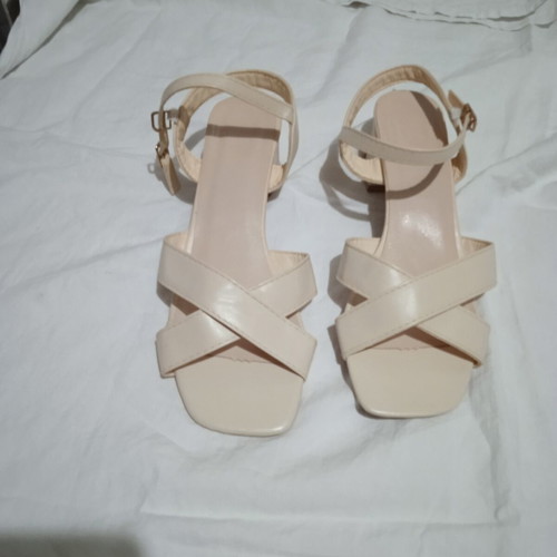 Leather sandals new, beige, size 39