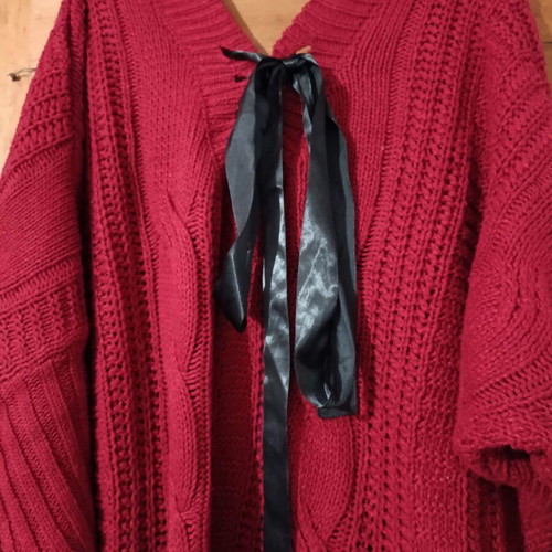 Doca knitted sweater like new, burgundy with bow