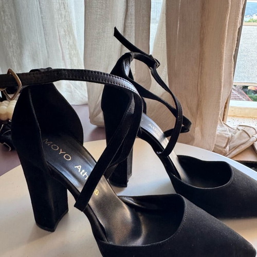 Black pumps size 37 like new
