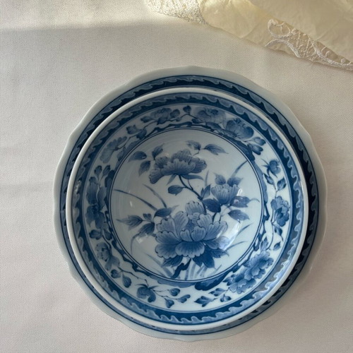 Arita Japanese Porcelain Set bowl and deep plate like new