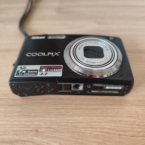 Nikon COOLPIX S630 digital camera like new, 12MP, 7x optical zoom