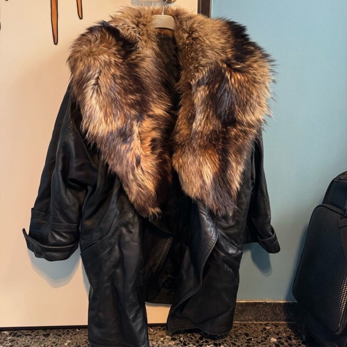 Leather jacket large with fur collar used, black