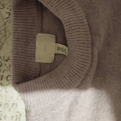 Pullover used in lilac color with knots