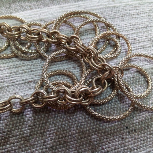 Necklace of hammered rings used, gold color, 2000 Y2K style