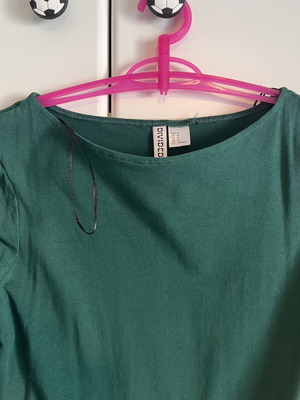 H&M Divided green long-sleeve dress size M like new