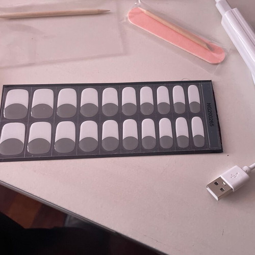Set of 20 gel nails with tool kit and LED lamp new