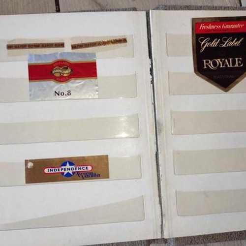 Cigar label album like new, 69 labels