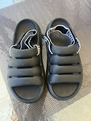 Ugg slippers like new, size 38, black