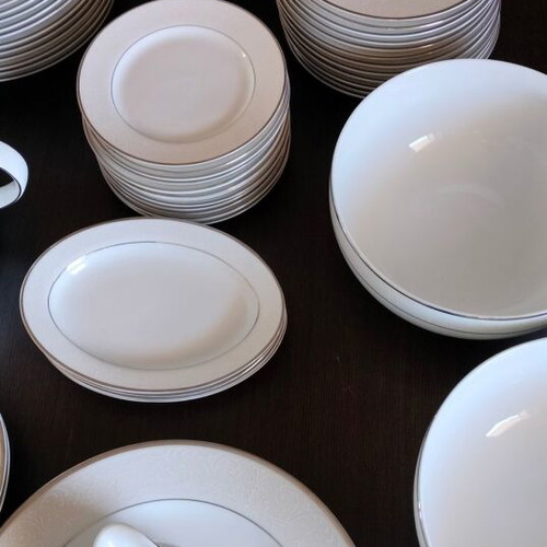 Dantelle 72-Piece Porcelain Dinnerware Set Ionian, like new
