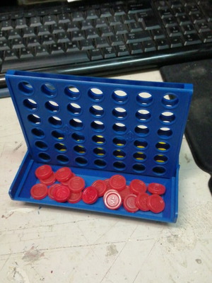 Mini Σκορ 4 επιτραπέζιο παιχνίδι μεταχειρισμένο της NIKO MB GAMES