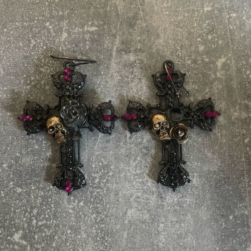 Cross earrings with skulls used, black