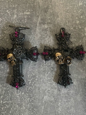 Cross earrings with skulls used, black