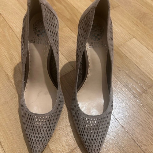 Vince Camuto women's shoes used size 37 perforated leather beige