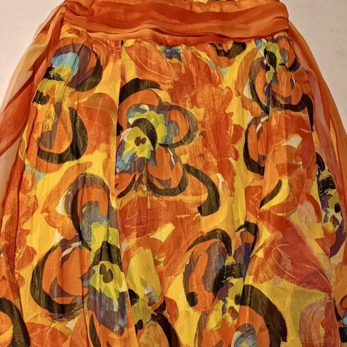 Dress with flowers like new, tie at the waist