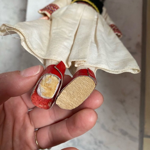 Traditional doll with costume used, 25 cm