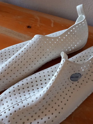 G&G white beach shoes new, sizes 44 and 45