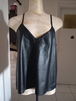 Regalinas women's top new, size M/L, black