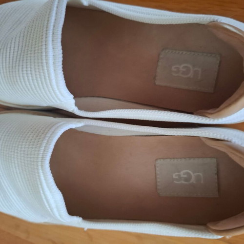 Ugg Australia women's slip-on knit sneakers size 41 white