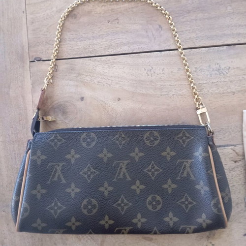 Louis Vuitton bag collectible like new, brown with monogram and chain