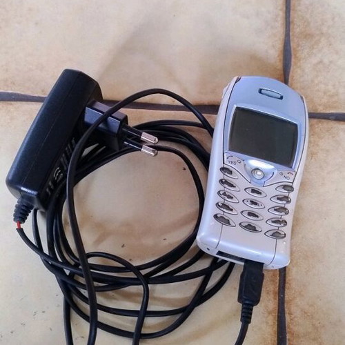 Sony Ericsson T68i used with original charger, collectible phone