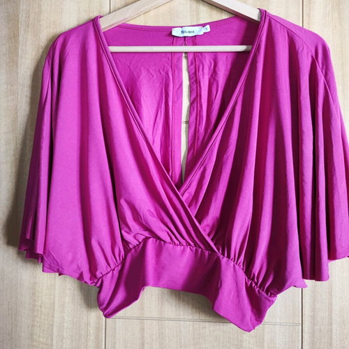 Toi & Moi short fuchsia blouse like new, size L