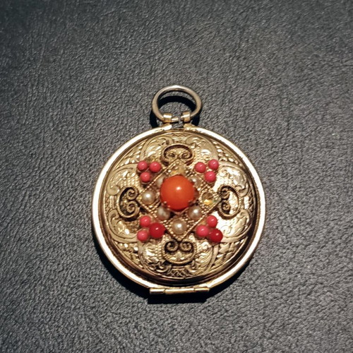 Coro vintage locket with faux coral and pearls