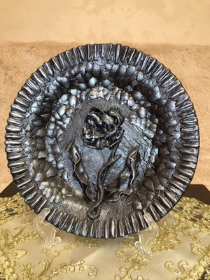 Διακοσμητική πιατέλα Roza καινούργια με δώρο βάση