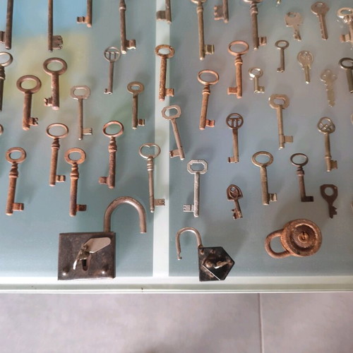 Lot of old keys and padlocks used