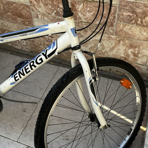 Mountain bike 26 inch silver used with speeds and V-brakes