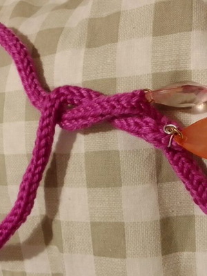 Handmade knitted choker with hanging leaf-shaped glass beads new