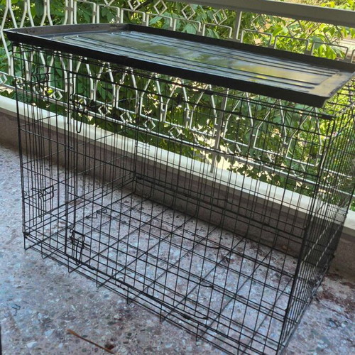 Dog crate used for medium-sized breeds