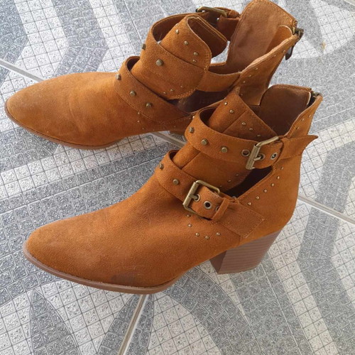 Brown Castor Ankle Boots used with buckle design