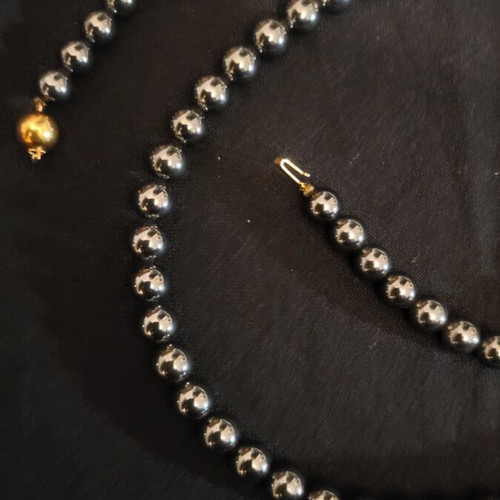 Hematite necklace with 14k gold clasp, 68.5cm