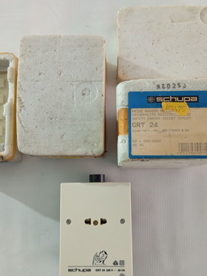 Ειδικές πρίζες μπάνιου Schupa GRT 3 τεμάχια καινούργιες