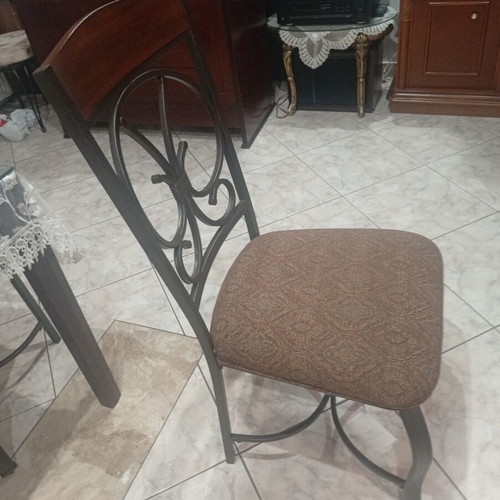Metal chairs like new, set of 4