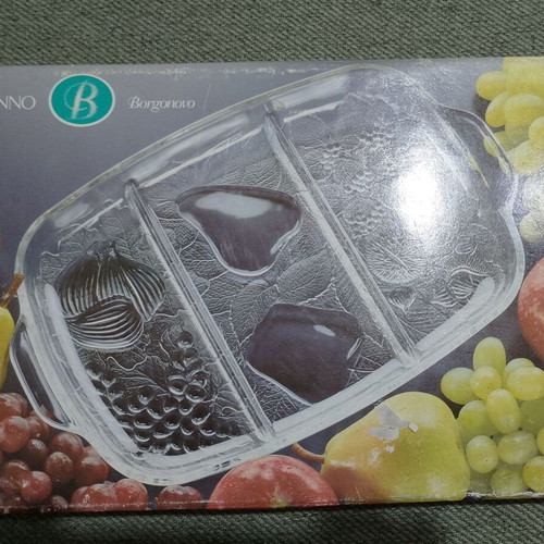 Glass fruit platter and shallow bowl