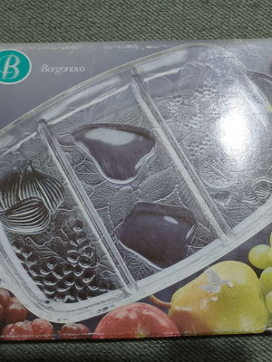 Glass fruit platter and shallow bowl
