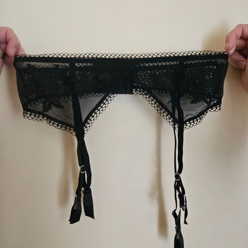 Intimissimi garter belt new, black with Italian lace