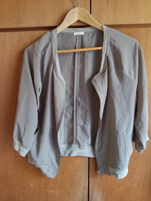 Oysho lightweight bomber jacket like new, medium fit taupe