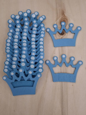 18 blue wooden crowns, decorative craft pieces
