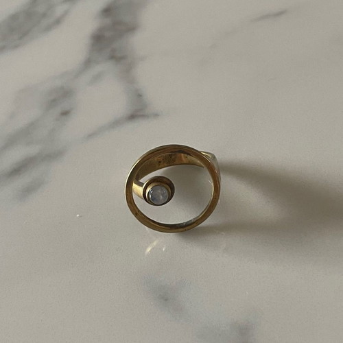 Handmade women's ring used with gray semi-precious stone