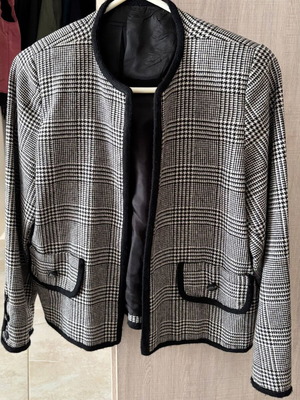Twide black and white jacket like new, slim Medium