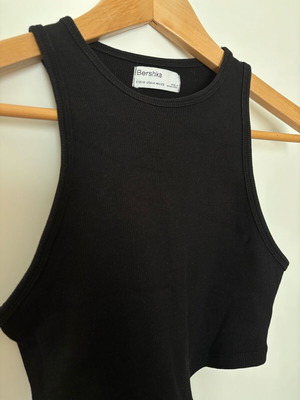 Bershka sleeveless top black like new, size M