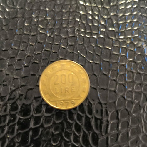 200 Lire Coin Italy 1979 used