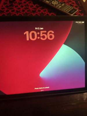 Ipad 8th gen σαν καινούργιο με θήκη πολύ καλής ποιότητας