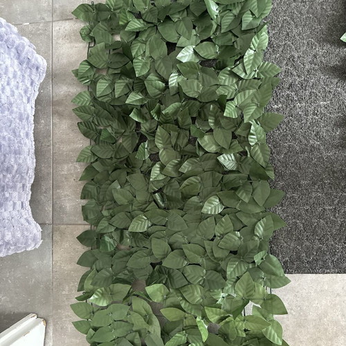 Artificial Leaf Fence like new, 4 pieces, adjustable sizes